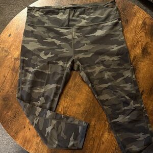 Athleta Camo Leggings - Black and Gray